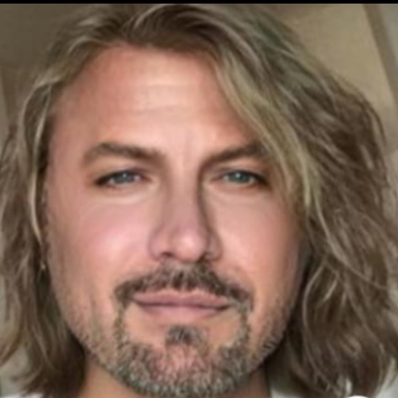 Meet your Posher, Alexi - Picture 1 of 1